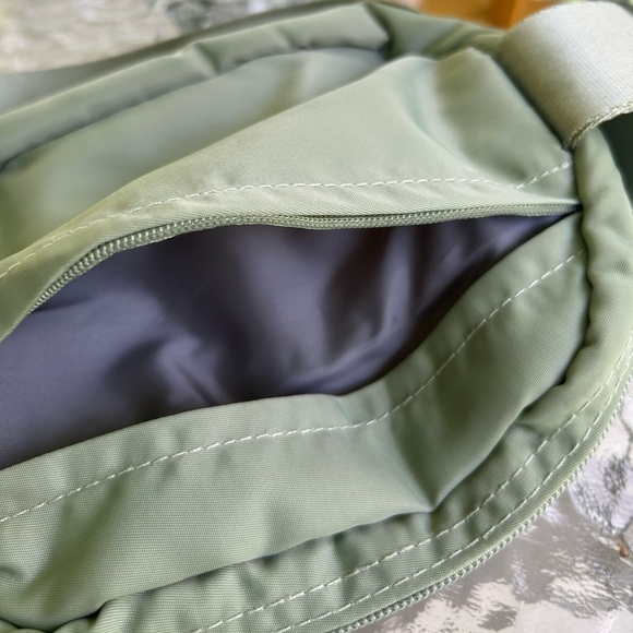 GAIAM-sidekick Fanny pack/chest bag, mint green with Adjustable strap - Picture 5 of 7